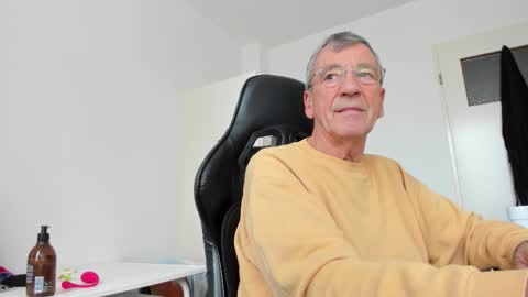 Snapshot of 200gentleman chatting on November 3, 2025, 12:06 pm Henk online show from November 3, 2025, 12:06 pm