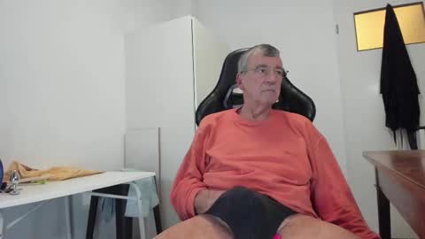 Snapshot of 200gentleman chatting on November 13, 2025, 5:23 pm Henk online show from November 13, 2025, 5:23 pm