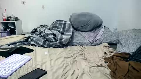 Snapshot of 21yearsy0ung9icheshung chatting on January 13, 2025, 1:34 am AlecurClit online show from January 13, 2025, 1:34 am