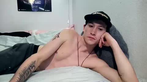 Snapshot of 21yearsy0ung9icheshung chatting on February 14, 2025, 1:02 am AlecurClit online show from February 14, 2025, 1:02 am