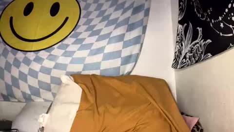 Snapshot of 21yearsy0ung9icheshung chatting on October 18, 2025, 5:46 pm AlecurClit online show from October 18, 2025, 5:46 pm