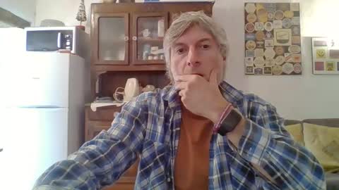 Snapshot of 22esserre chatting on October 17, 2025, 1:35 pm 22esserre online show from October 17, 2025, 1:35 pm