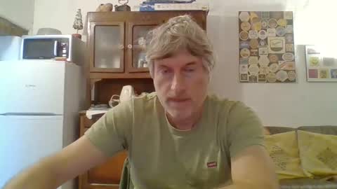 Snapshot of 22esserre chatting on October 20, 2025, 11:43 am 22esserre online show from October 20, 2025, 11:43 am