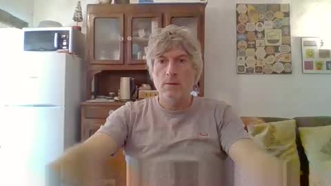 Snapshot of 22esserre chatting on November 5, 2025, 12:49 pm 22esserre online show from November 5, 2025, 12:49 pm