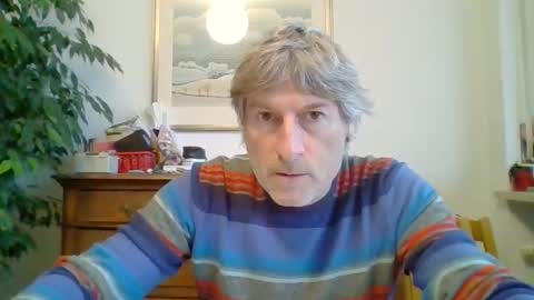 22esserre online show from November 16, 2025, 1:17 pm