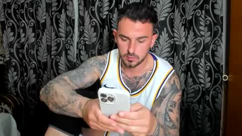 2sexymuscles online show from April 28, 2026, 8:03 pm