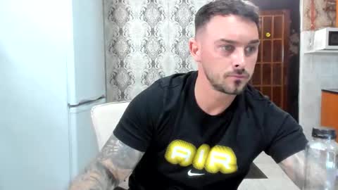 2sexymuscles online show from May 11, 2026, 8:06 pm