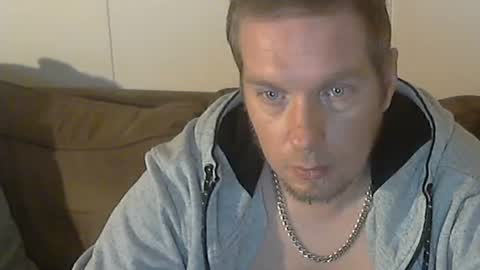 2small4you83 online show from December 8, 2024, 9:24 am