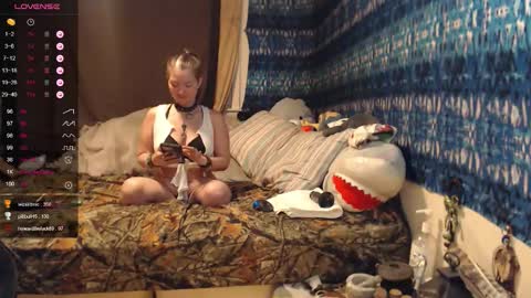 420stonerchick online show from March 25, 2026, 3:01 am