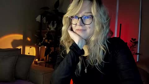 Snapshot of 5_in_one chatting on December 6, 2024, 7:43 am Sunshine online show from December 6, 2024, 7:43 am