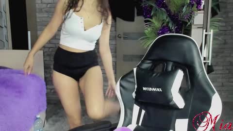 Mia my pvt is open and lovense is active online show from December 7, 2024, 4:09 am