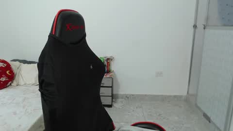 lucero online show from February 7, 2025, 8:53 pm