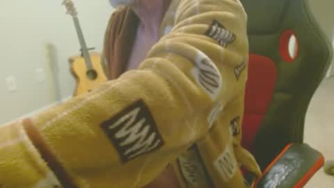 Snapshot of 6stringer62 chatting on February 13, 2025, 2:01 am 6stringer62 online show from February 13, 2025, 2:01 am