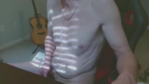 Snapshot of 6stringer62 chatting on March 1, 2025, 7:04 pm 6stringer62 online show from March 1, 2025, 7:04 pm