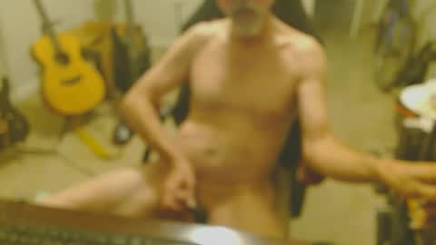 Snapshot of 6stringer62 chatting on October 1, 2025, 8:09 am 6stringer62 online show from October 1, 2025, 8:09 am