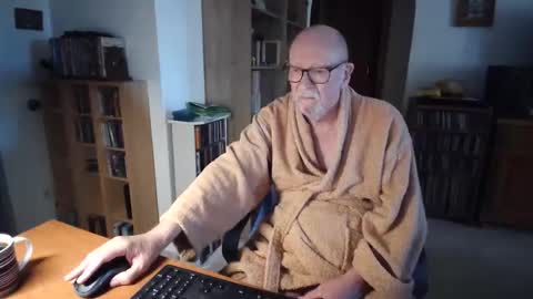  Papi  online show from April 3, 2026, 9:18 am