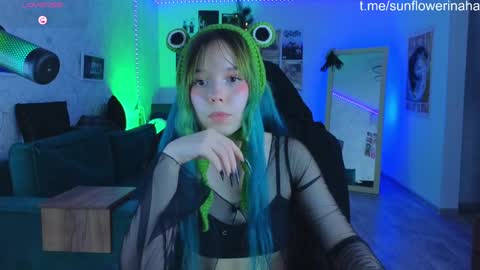 Snapshot of 819sunflowerinahat2016 chatting on December 18, 2024, 3:55 pm Cornelia and Dante online show from December 18, 2024, 3:55 pm