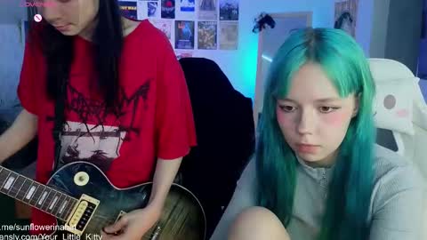 Snapshot of 819sunflowerinahat2016 chatting on March 9, 2025, 11:58 am Cornelia and Dante online show from March 9, 2025, 11:58 am