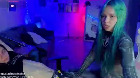 Snapshot of 819sunflowerinahat2016 chatting on March 10, 2025, 3:41 pm Cornelia and Dante online show from March 10, 2025, 3:41 pm