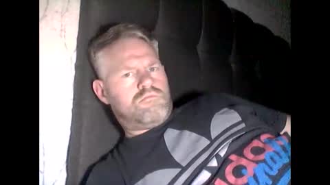 Snapshot of 81jonnyx chatting on December 8, 2024, 9:19 pm 81jonnyx online show from December 8, 2024, 9:19 pm