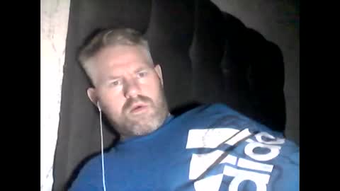 Snapshot of 81jonnyx chatting on December 12, 2024, 12:59 am 81jonnyx online show from December 12, 2024, 12:59 am