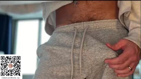 8incher NYC online show from February 6, 2026, 3:04 pm