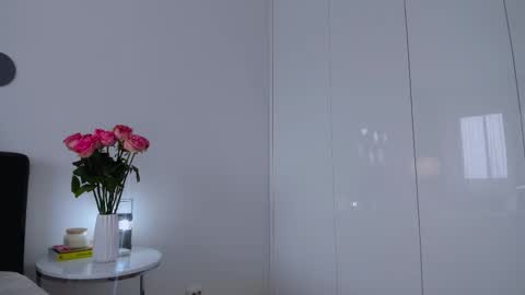 8selene online show from October 15, 2025, 12:27 pm