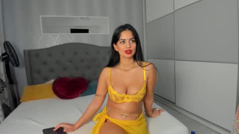 Adelle online show from October 25, 2025, 12:23 pm