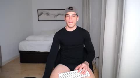 Snapshot of _aesthetic chatting on April 29, 2026, 7:42 pm _aesthetic online show from April 29, 2026, 7:42 pm