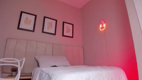 Hii I m Alison   online show from November 21, 2025, 11:31 am