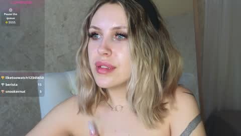 _amymoore_ online show from April 9, 2026, 6:19 am