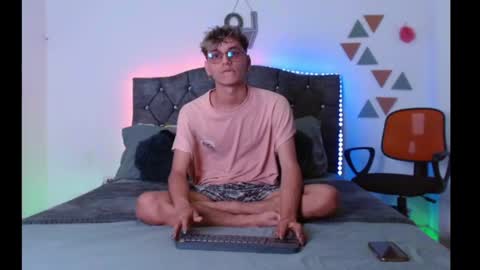 Snapshot of _andrew_willyams chatting on January 10, 2025, 4:41 pm Andres online show from January 10, 2025, 4:41 pm