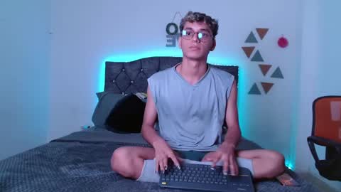 Snapshot of _andrew_willyams chatting on January 14, 2025, 7:11 pm Andres online show from January 14, 2025, 7:11 pm