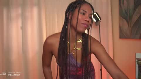 Snapshot of _angeleyes chatting on September 18, 2025, 10:12 pm Angie - online show from September 18, 2025, 10:12 pm