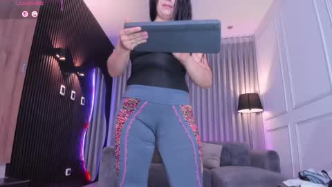 Ana online show from September 15, 2025, 7:47 pm