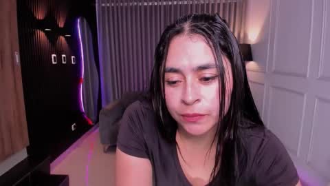 Ana online show from November 21, 2025, 7:23 pm