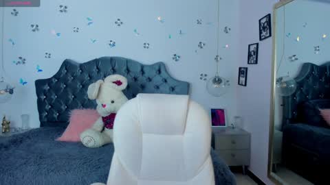 antonnela online show from January 13, 2025, 1:49 pm