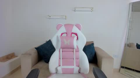    online show from November 10, 2025, 12:04 pm