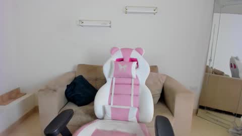    online show from January 10, 2026, 12:18 pm