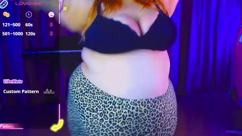 _ariaakashi_ online show from November 15, 2025, 4:21 am