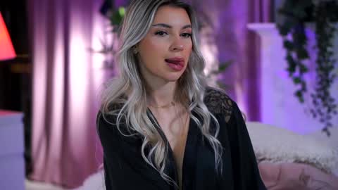 Snapshot of _arielle chatting on December 3, 2024, 3:00 pm Arielle online show from December 3, 2024, 3:00 pm