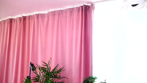 Snapshot of _arielle chatting on January 4, 2025, 12:05 pm Arielle online show from January 4, 2025, 12:05 pm