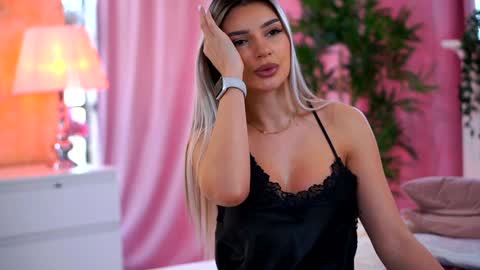 Snapshot of _arielle chatting on February 4, 2025, 12:55 pm Arielle online show from February 4, 2025, 12:55 pm