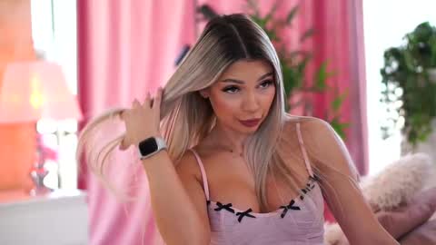 Snapshot of _arielle chatting on February 11, 2025, 10:48 am Arielle online show from February 11, 2025, 10:48 am