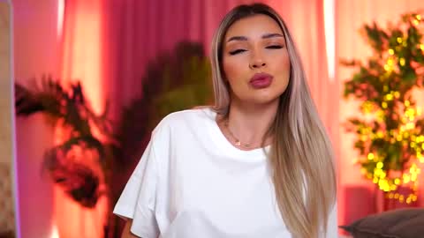 Snapshot of _arielle chatting on February 12, 2025, 10:24 am Arielle online show from February 12, 2025, 10:24 am