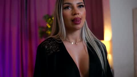 Snapshot of _arielle chatting on February 18, 2025, 3:10 pm Arielle online show from February 18, 2025, 3:10 pm