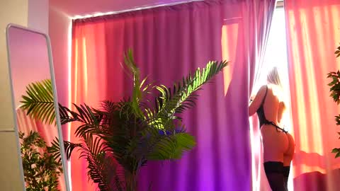 Snapshot of _arielle chatting on February 20, 2025, 1:51 pm Arielle online show from February 20, 2025, 1:51 pm