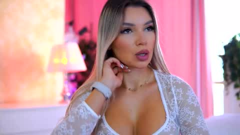 Snapshot of _arielle chatting on October 21, 2025, 8:15 am Arielle online show from October 21, 2025, 8:15 am