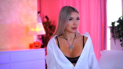 Snapshot of _arielle chatting on November 17, 2025, 9:59 am Arielle online show from November 17, 2025, 9:59 am