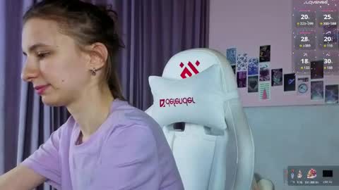 _ash_leyy_ online show from April 11, 2026, 7:45 am